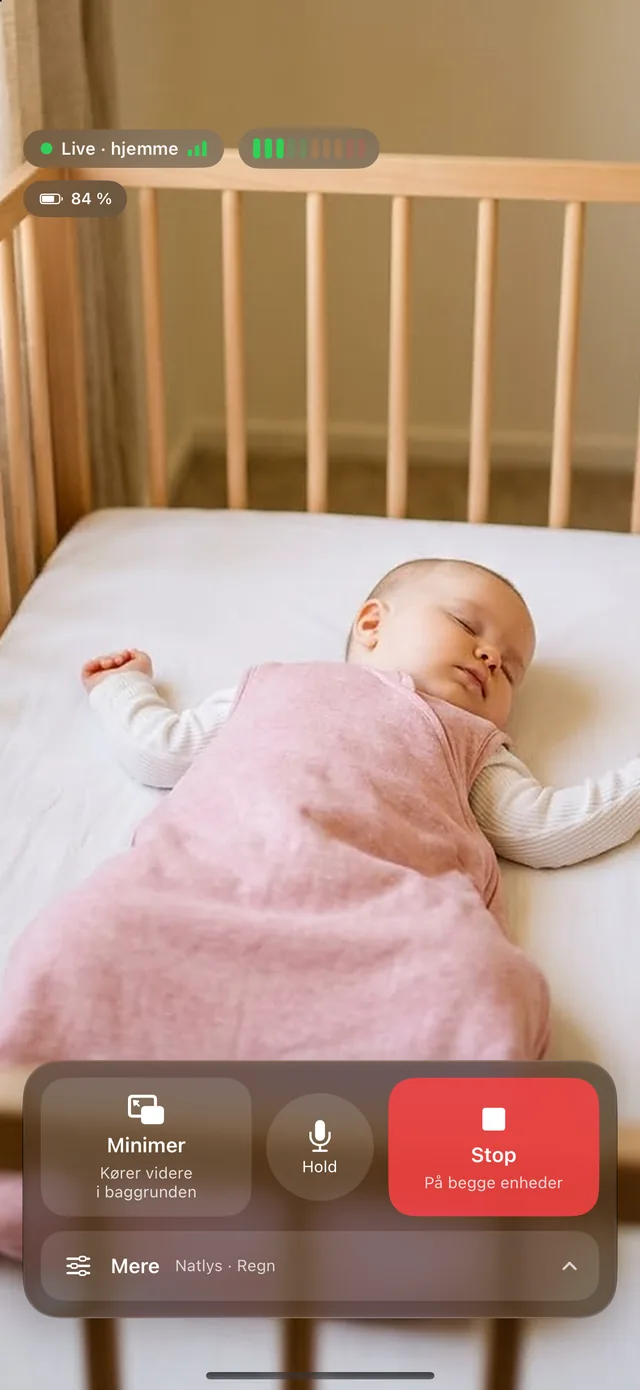 HeyFinis forældreenhed om natten: livebillede fra børneværelset med lydniveau, batteristatus og knap til tovejstale