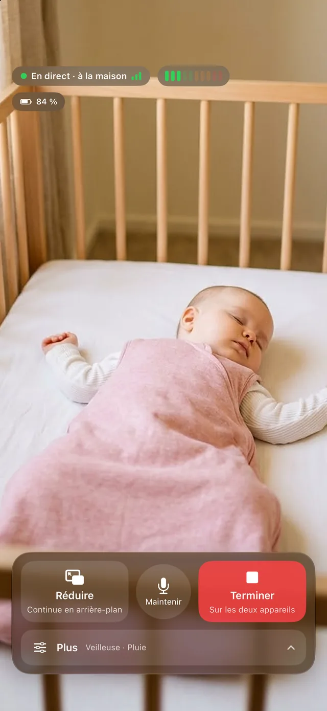 Station parents HeyFini la nuit : vue en direct de la chambre avec niveau sonore, état de la batterie et bouton parler